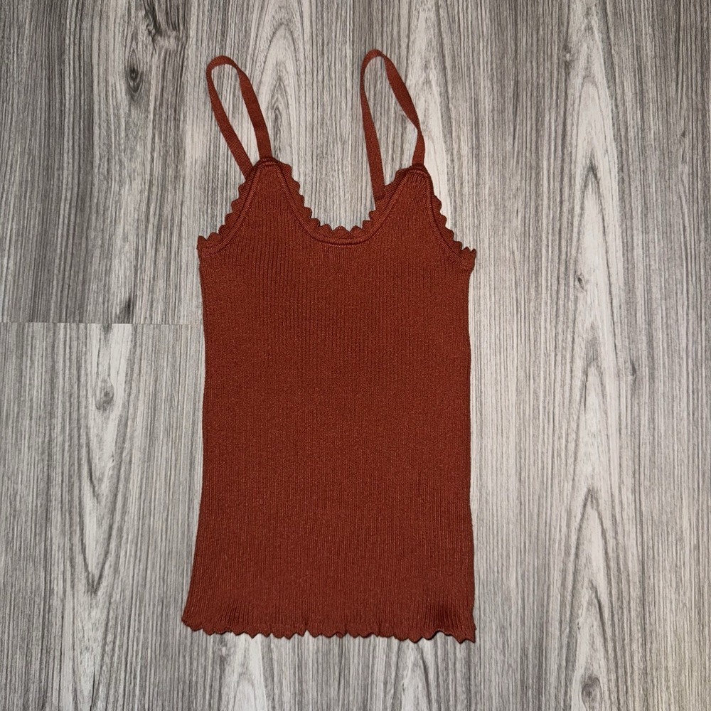Haute Monde Women's Ribbed Tank Top Size Medium In A Vermillion‎ Color!